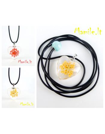 Stiklo pakabukas "GĖLĖ ŠIRDELĖJE"